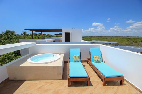 Foto 4 - Impressive House Perfect for Large Groups Rooftop Sunbeds Hot Tub Close to the Beach