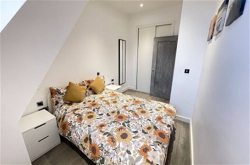 Foto 6 - Stunning 1-bed Deluxe Apartment in Slough