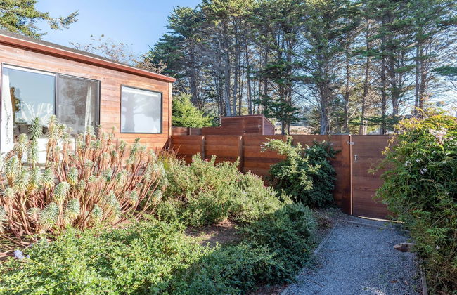 The Sixpence Beach Access Hot Tub - Photo 25
