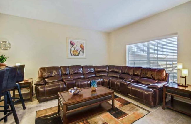 Contemporary 4 Bed 3 Bath Town Home With Upgrades, Private Pool i Close to Disney, Shopping - Foto 3