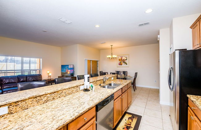 Contemporary 4 Bed 3 Bath Town Home With Upgrades, Private Pool i Close to Disney, Shopping - Foto 29