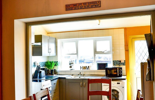 Captivating 3-bed House in Swansea Town Center - Foto 14
