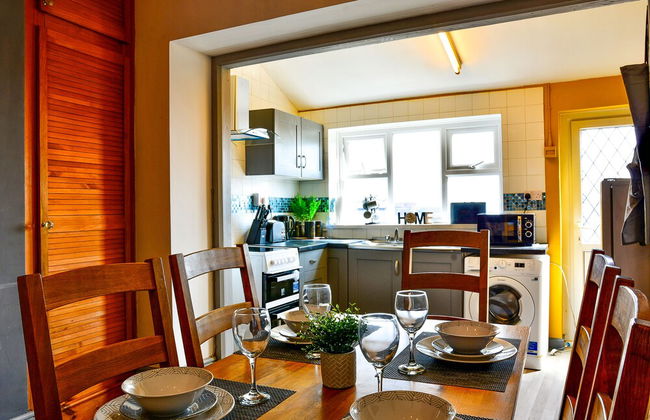 Captivating 3-bed House in Swansea Town Center - Foto 13