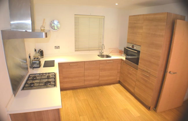 360 Serviced Accommodations - Brentwood 2 Bedroom Executive Apartment With Secure Parking - Foto 11
