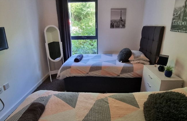 360 Serviced Accommodations - Brentwood 2 Bedroom Executive Apartment With Secure Parking - Foto 4