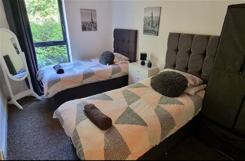 Foto 5 - 360 Serviced Accommodations - Brentwood 2 Bedroom Executive Apartment With Secure Parking