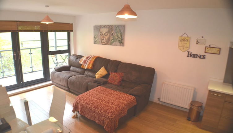 Foto 1 - 360 Serviced Accommodations - Brentwood 2 Bedroom Executive Apartment With Secure Parking