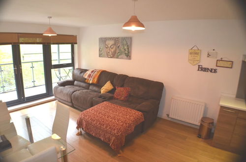 Foto 1 - 360 Serviced Accommodations - Brentwood 2 Bedroom Executive Apartment With Secure Parking