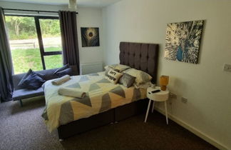 Photo 3 - 360 Serviced Accommodations - Brentwood 2 Bedroom Executive Apartment With Secure Parking