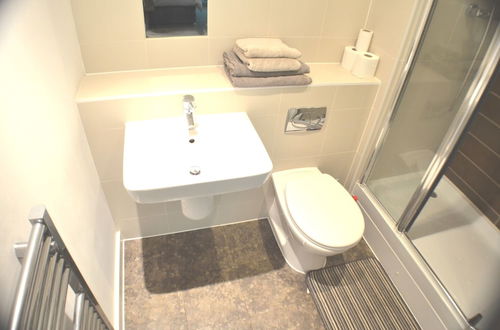 Foto 8 - 360 Serviced Accommodations - Brentwood 2 Bedroom Executive Apartment With Secure Parking