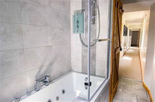 Foto 18 - Windyheads Luxury Cottage - 5 Bed 2 Bath