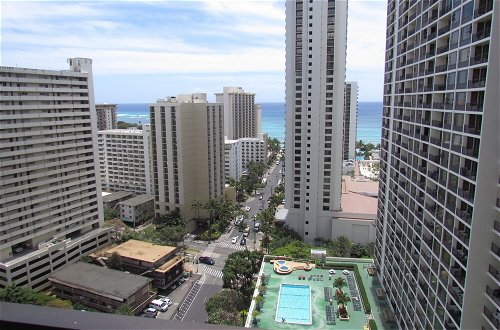 Photo 14 - Waikiki Banyan - Walk to the Beach