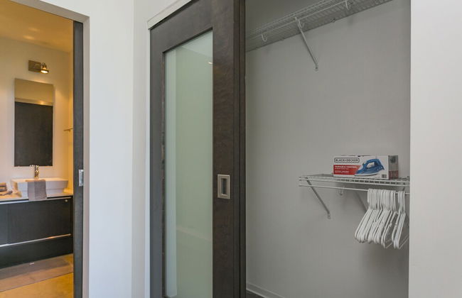 Mid Century Modern Downtown Condo | 30+ Night Min - Foto 29