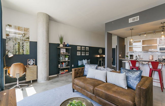 Mid Century Modern Downtown Condo | 30+ Night Min - Foto 14