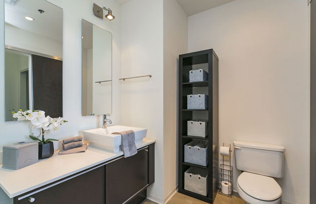 Mid Century Modern Downtown Condo | 30+ Night Min - Foto 28