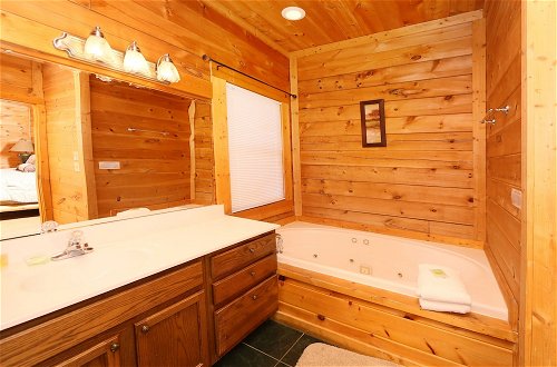 Foto 30 - Big Pine Lodge - Six Bedroom Cabin