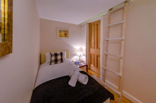 Photo 8 - Fabulous Ground-floor 3-bedroom Near Old Town