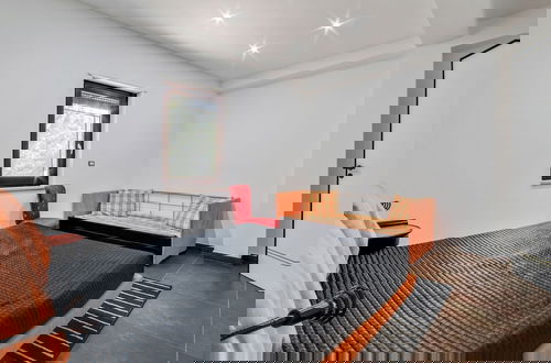 Foto 5 - Belvilla by OYO Modern Villa in Nissoria With Pool