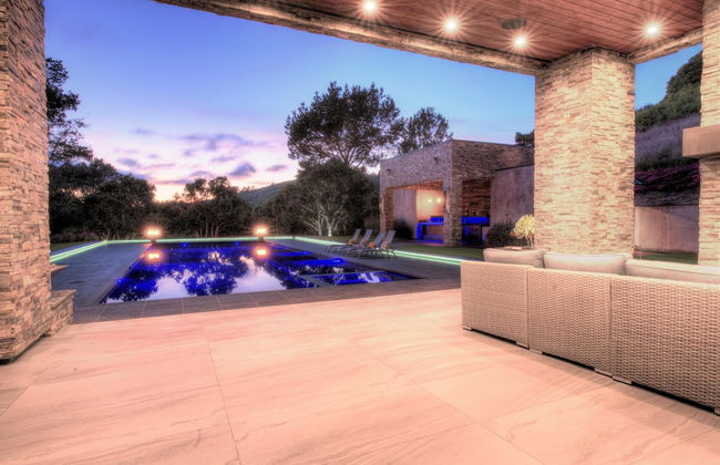 Lx1a: Luxury Contemporary Villa in The Middle of Nature - Photo 40