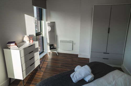 Photo 30 - Staycay Modern 2-bed Apartment in Sheffield City Centre