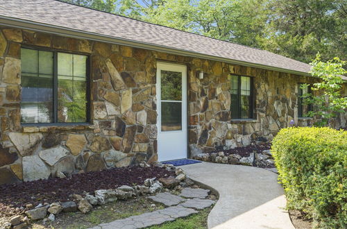 Foto 43 - The Cozy Cottage Getaway - Private Pool & Hot Tub