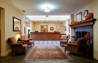 Photo 2 - Craigshire Suites - Arlington