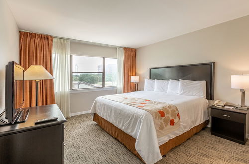 Photo 10 - Value Suites Extended Stay - Arlington