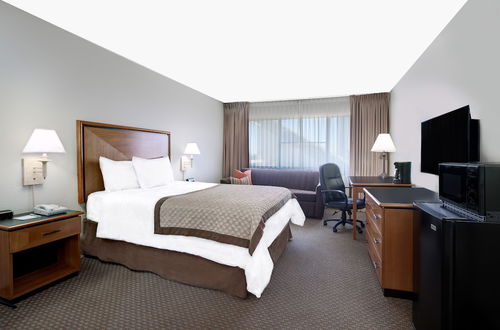 Photo 11 - Craigshire Suites - Arlington