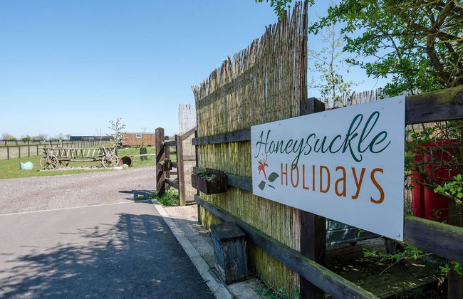 Honeysuckle Farm Hut 3 - Suffolk Farm Holidays - Foto 16