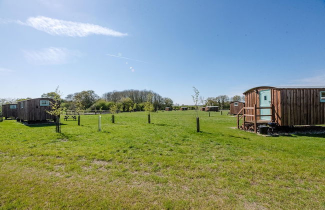 Honeysuckle Farm Hut 3 - Suffolk Farm Holidays - Foto 19