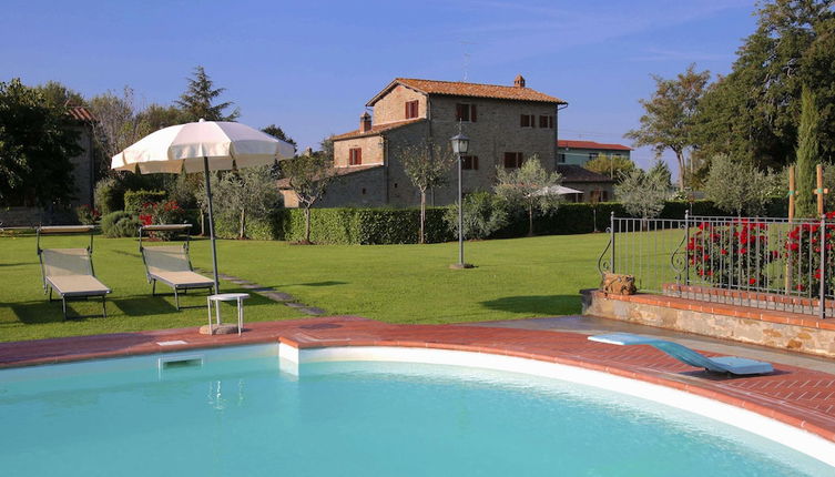 Foto 1 - Agriturismo near Cortona with Spacious Garden & Swimming Pool