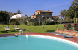 Foto 1 - Agriturismo near Cortona with Spacious Garden & Swimming Pool