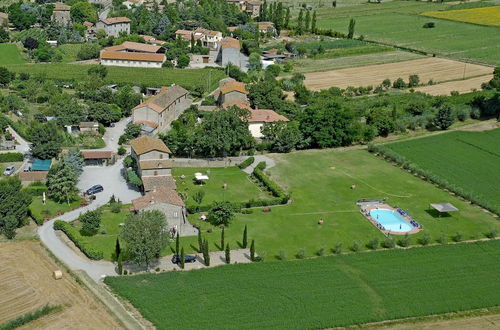 Photo 31 - Agriturismo near Cortona with Spacious Garden & Swimming Pool