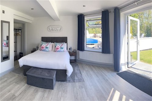 Photo 2 - Stunning, Contemporary 1 Bedroom En-suite Annexe