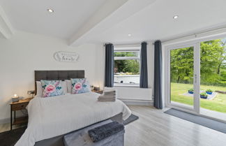 Photo 1 - Stunning, Contemporary 1 Bedroom En-suite Annexe