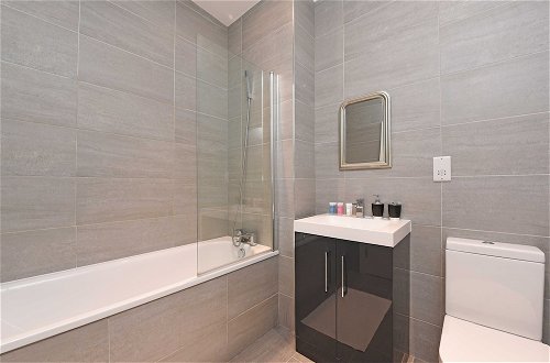 Foto 19 - Modern & Spacious 2 Bed Apartment at Clapham Junction