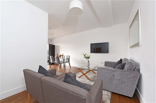 Foto 16 - Modern & Spacious 2 Bed Apartment at Clapham Junction