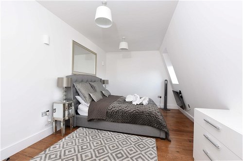Photo 7 - Modern & Spacious 2 Bed Apartment at Clapham Junction