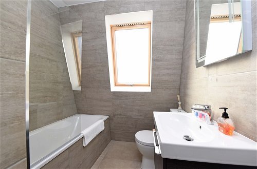 Foto 18 - Modern & Spacious 2 Bed Apartment at Clapham Junction