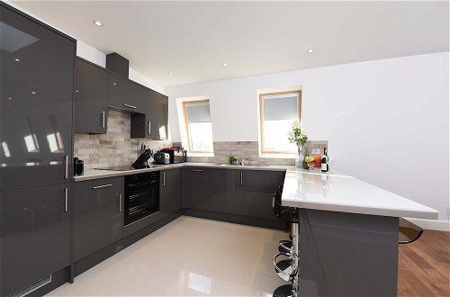 Photo 11 - Modern & Spacious 2 Bed Apartment at Clapham Junction