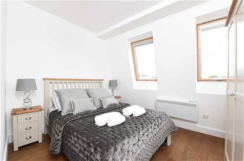 Photo 8 - Modern & Spacious 2 Bed Apartment at Clapham Junction