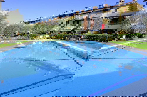 Foto 17 - Tasteful Holiday Home in Sirmione With Pool