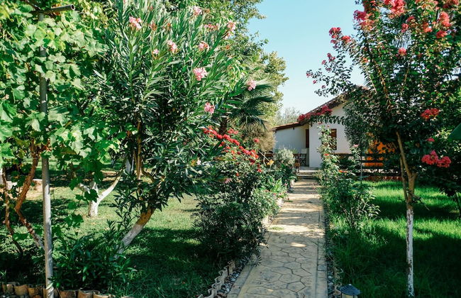 Beautiful Village Bungalow - Photo 39