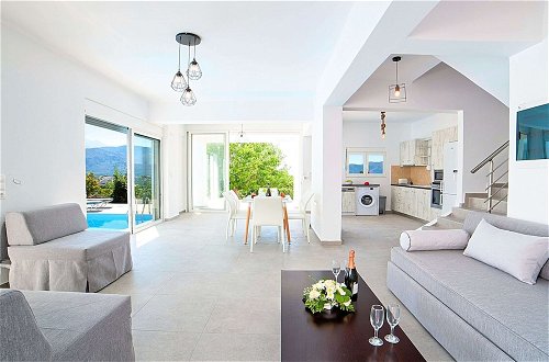 Foto 1 - New Beautiful Villa With Private Pool at Coastal Area Just Outside Rethymno, NW