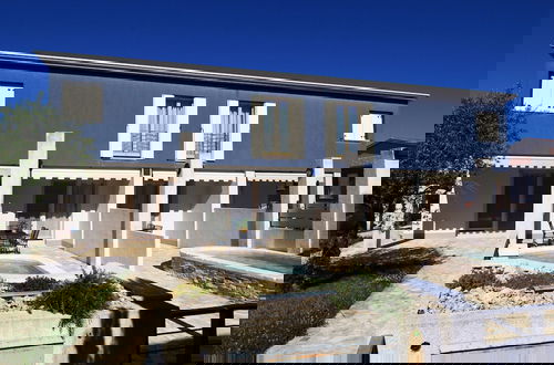 Foto 1 - Modern Villa With Swimming Pool
