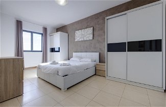 Photo 2 - Modern 3 Bedroom Apartment in Central Sliema