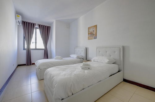 Photo 43 - Modern 3 Bedroom Apartment in Central Sliema