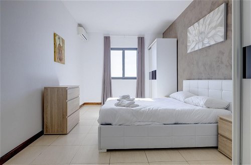 Foto 42 - Modern 3 Bedroom Apartment in Central Sliema