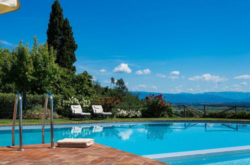 Photo 18 - Luxury 6-bed Tuscan Villa Near Lucca