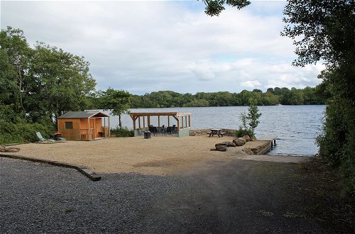 Foto 20 - Executive Lakeside Lodge at Mullans Bay